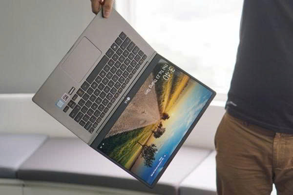 Khi nào ưu tiên laptop mỏng nhẹ cho nhân viên kinh doanh?