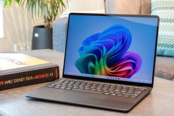 Laptop doanh nghiệp nên ưu tiên độ bền hay cấu hình?